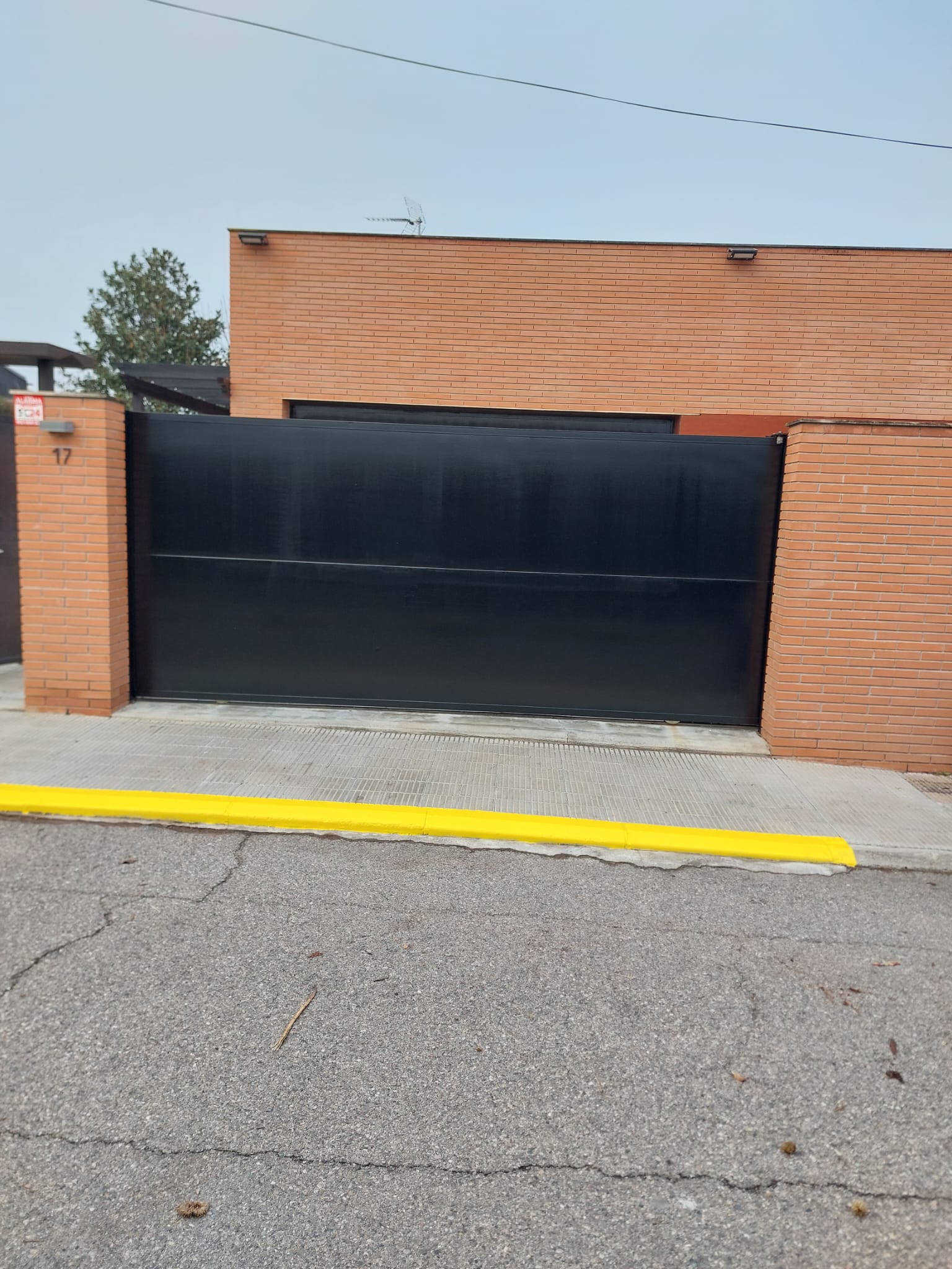 Després del pintat de la porta de garatge